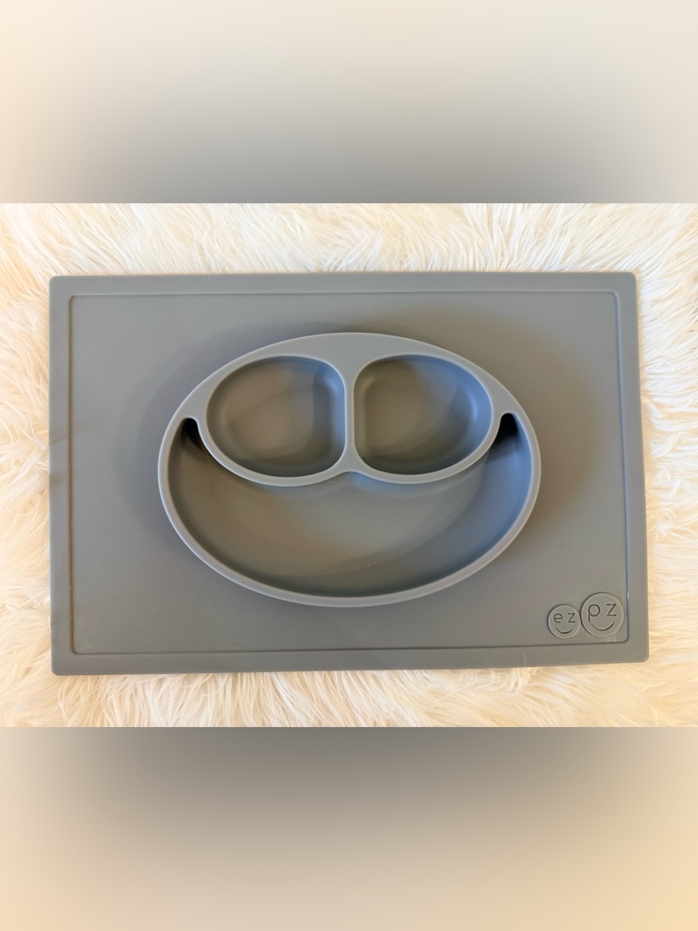 💫4/$25 • ezpz Happy Mat - 100% Silicone Suction Plate with Built-in Placemat